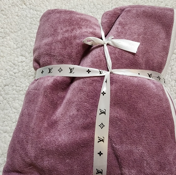 LV Towel Set NWT - Picture 11 of 12